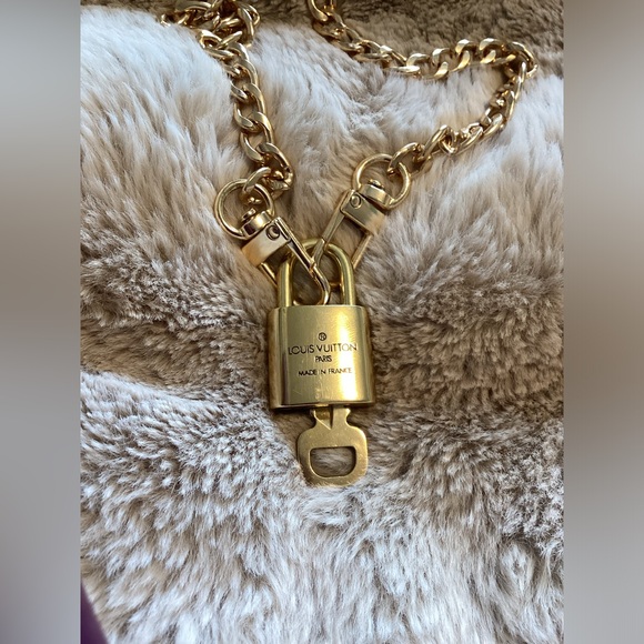 Louis Vuitton Lock & Key N-319 Necklace - Picture 3 of 4